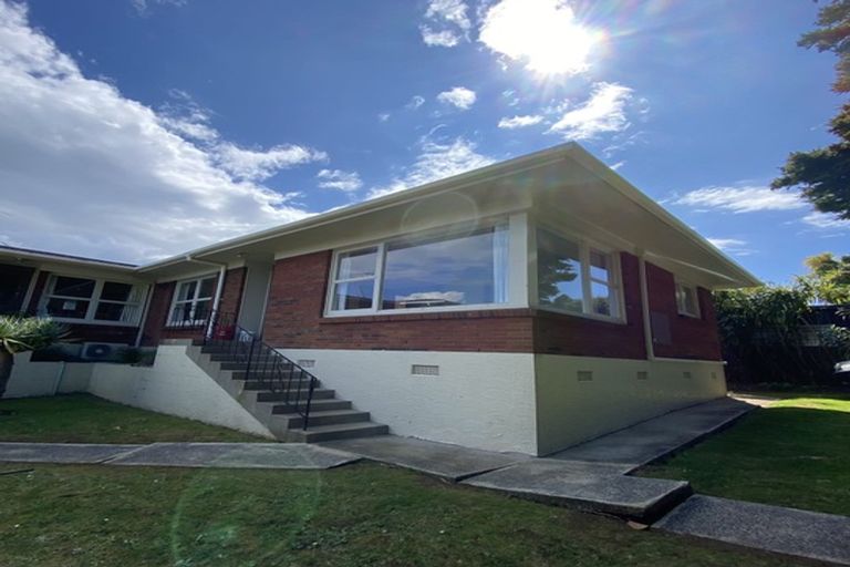 Photo of property in 2 Totara Grove, Hillcrest, Auckland, 0627