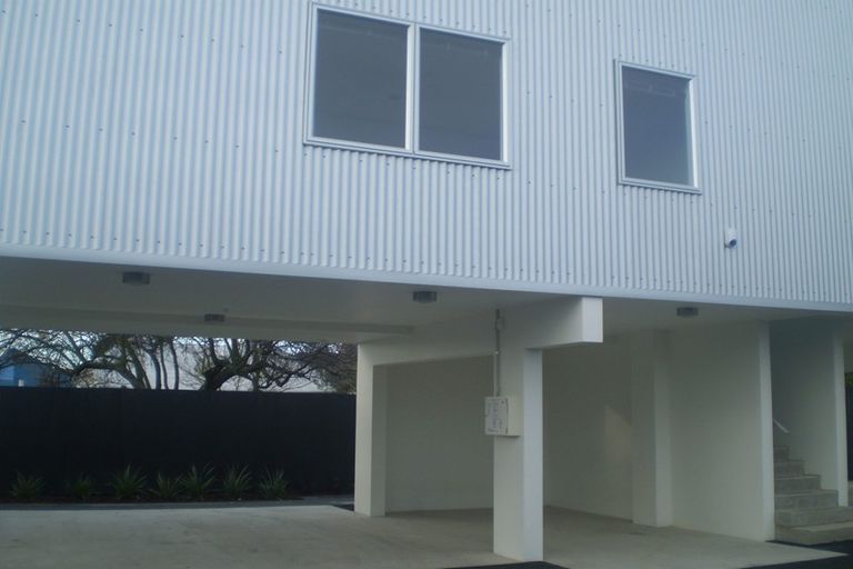 Photo of property in 4/6 Defoe Place, Waltham, Christchurch, 8023