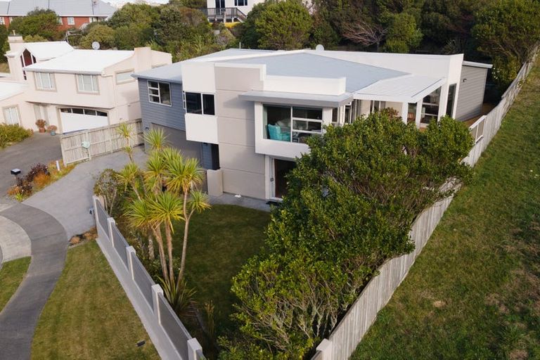 Photo of property in 16 Neston Grove, Churton Park, Wellington, 6037