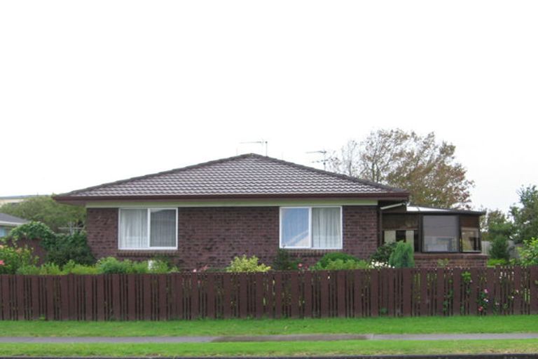Photo of property in 2/39 Prince Regent Drive, Half Moon Bay, Auckland, 2012