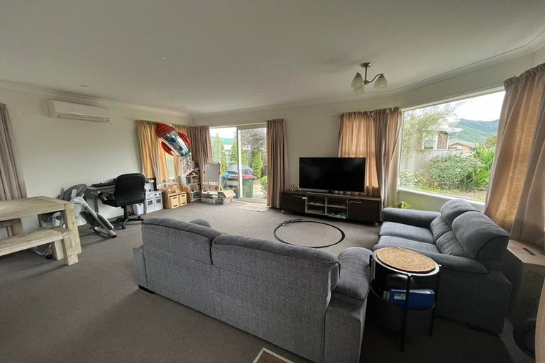 Photo of property in 18 Sinclair Street, Ebdentown, Upper Hutt, 5018