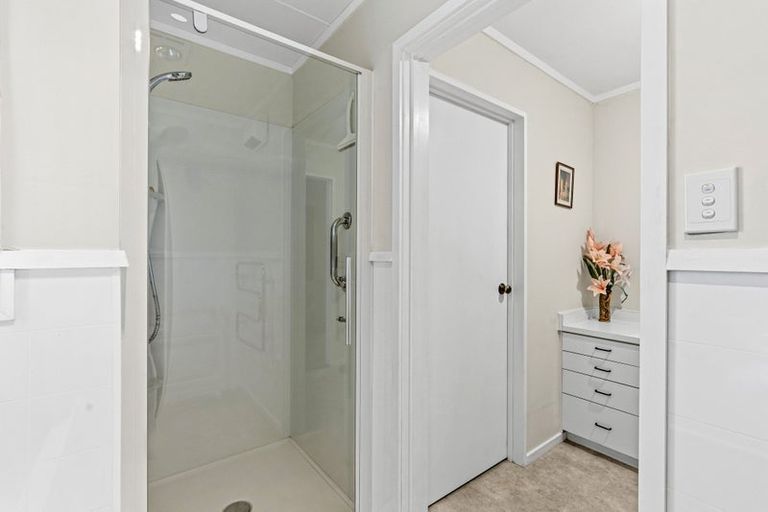 Photo of property in 10 Aitchison Place, Levin, 5510