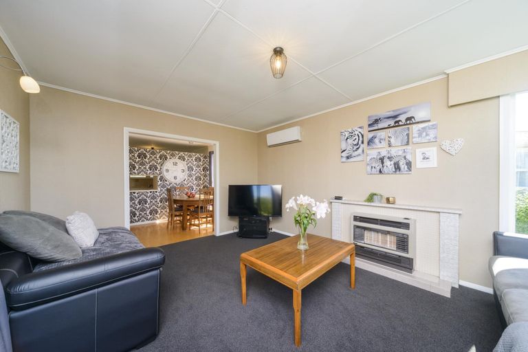 Photo of property in 43 Sutherland Crescent, Westbrook, Palmerston North, 4412
