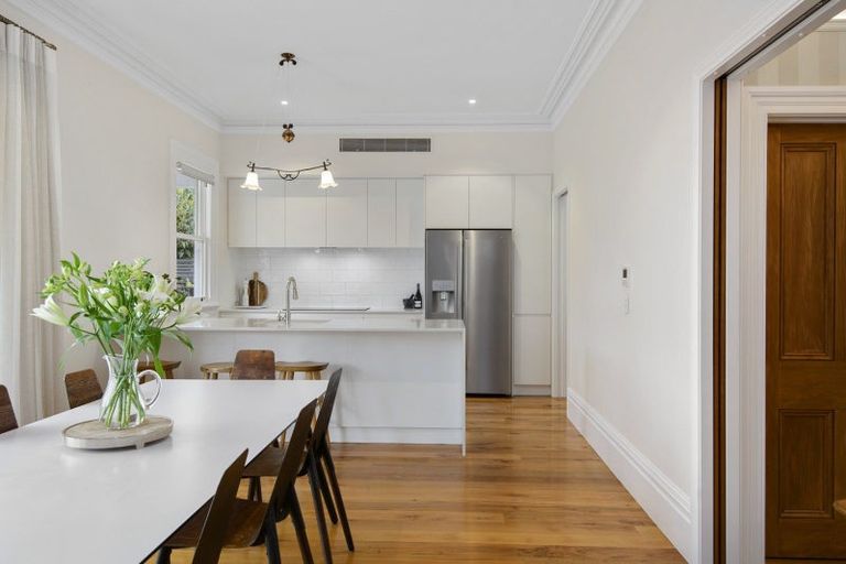 Photo of property in 75 Holly Road, St Albans, Christchurch, 8014