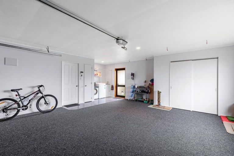 Photo of property in 2 Burnt Oak Drive, Pyes Pa, Tauranga, 3112