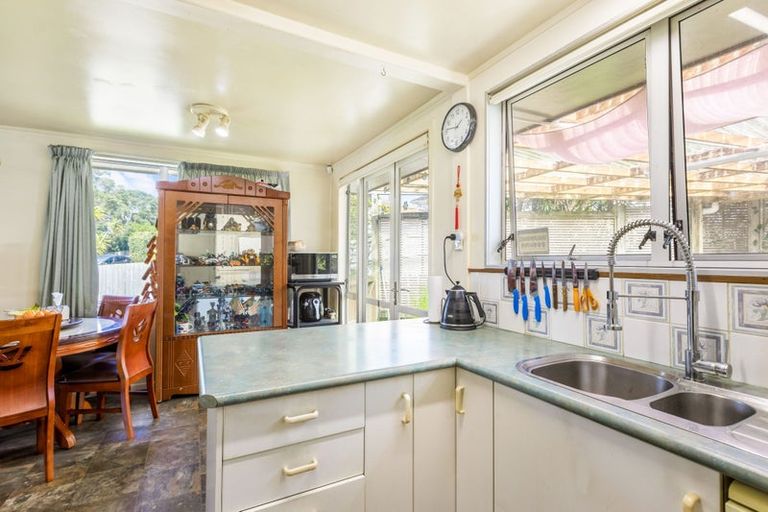Photo of property in 1b Nandana Drive, Glen Eden, Auckland, 0602