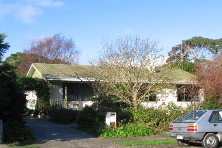 Photo of property in 15 Leybourne Avenue, Waikanae, 5036