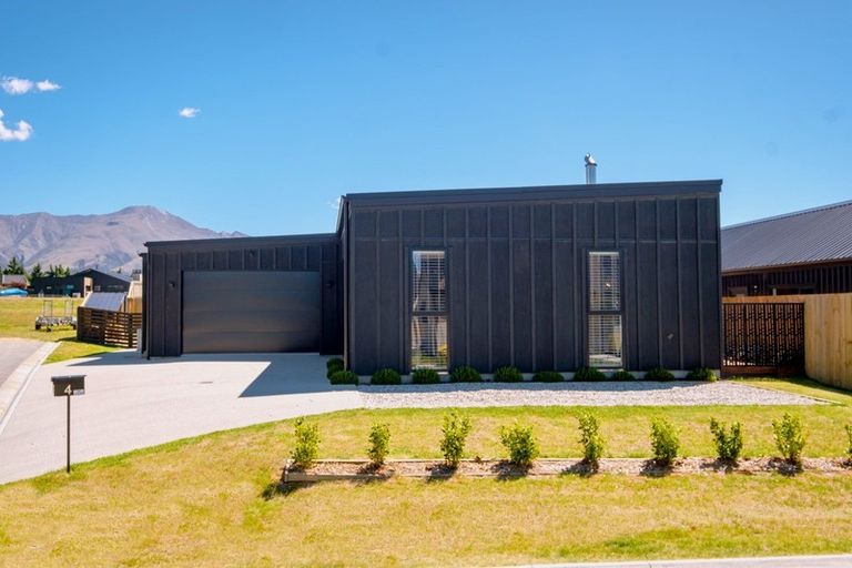 Photo of property in 4 Courthill Lane, Wanaka, 9305