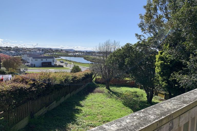 Photo of property in 26 Tawhana Crescent, Red Beach, 0932