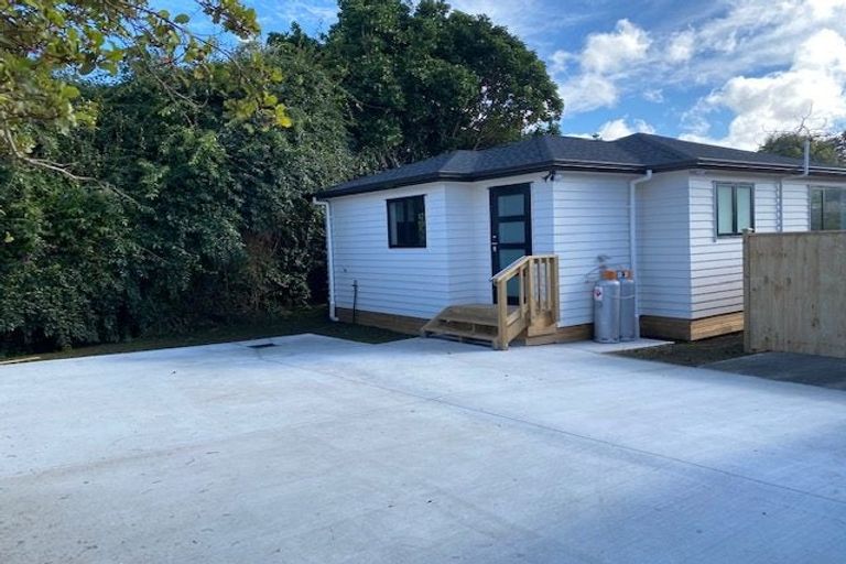 Photo of property in 4 Gill Avenue, Te Atatu Peninsula, Auckland, 0610