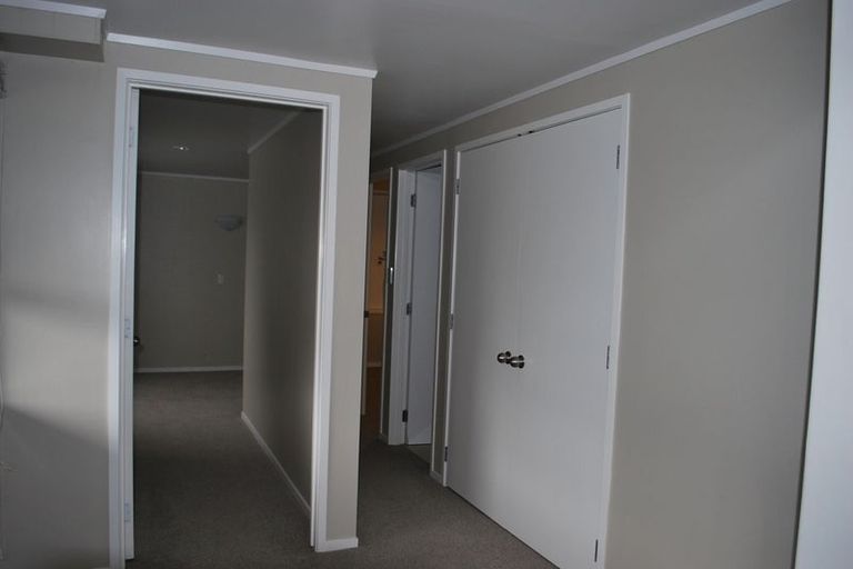 Photo of property in 5 Beaudine Avenue, Glenfield, Auckland, 0629