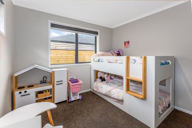 Photo of property in 1 Genoa Place, Whitby, Porirua, 5024