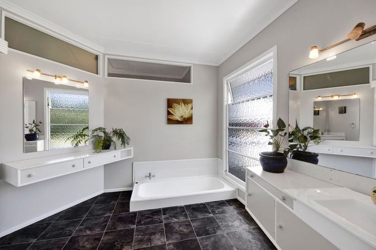 Photo of property in 161 South Road, Hawera, 4610