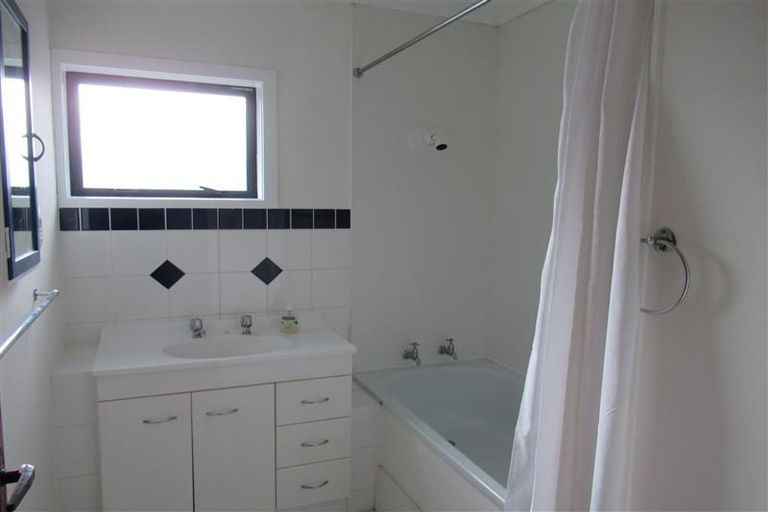 Photo of property in 1/24 Frank Evans Place, Henderson, Auckland, 0610