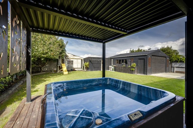 Photo of property in 37 Tait Drive, Greenmeadows, Napier, 4112