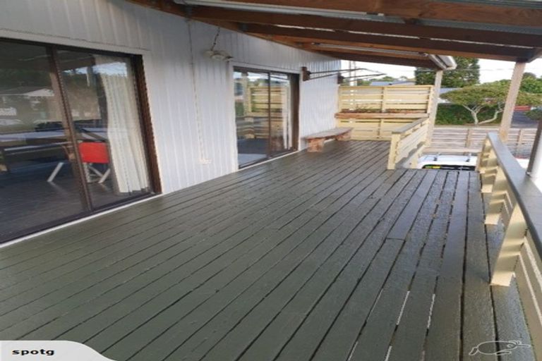 Photo of property in 8 Hinekohu Street, New Lynn, Auckland, 0600