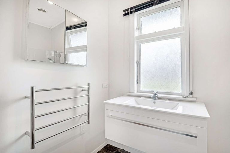 Photo of property in 104 Bartholomew Road, Levin, 5510