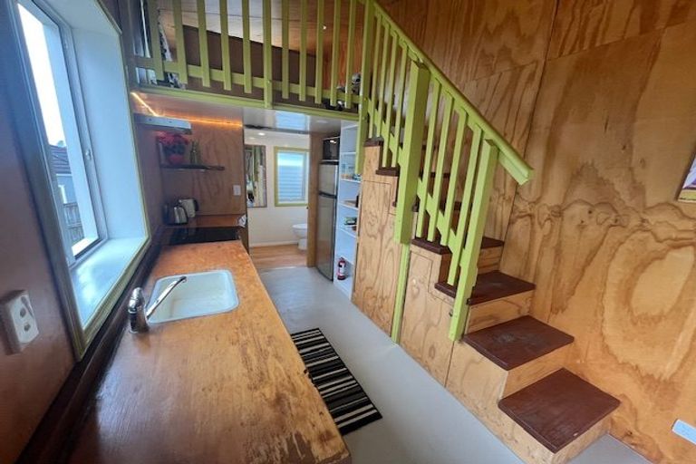 Photo of property in 51 Onewa Road, Northcote, Auckland, 0627