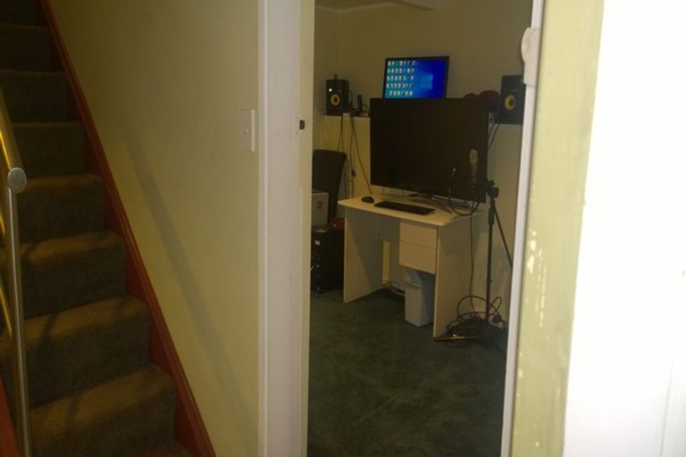 Photo of property in 12 Tawini Road, Titirangi, Auckland, 0604