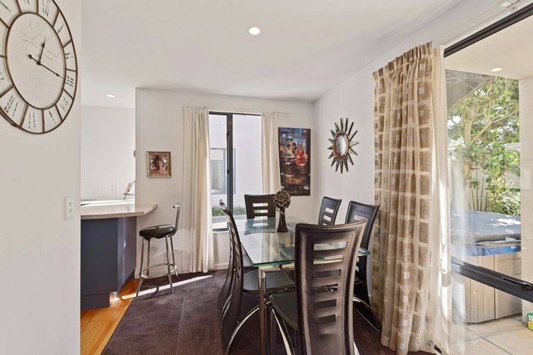 Photo of property in 1 Oakford Close, Riccarton, Christchurch, 8011