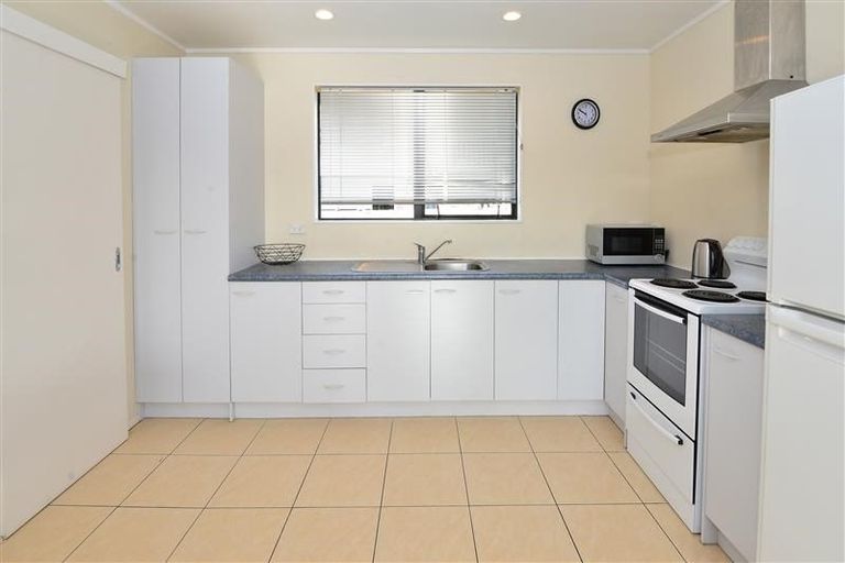 Photo of property in 3 Empressa Heights, Helensville, 0800