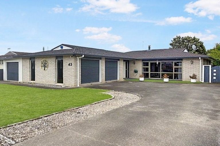 Photo of property in 43 Normanby Street, Woodville, 4920