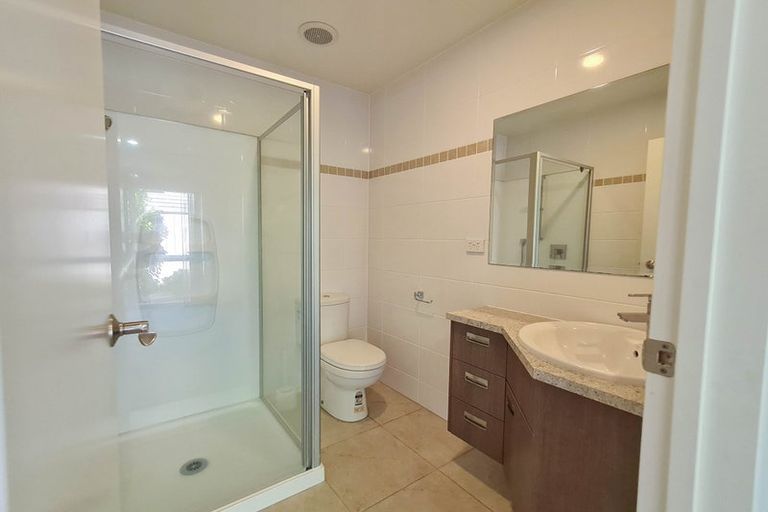 Photo of property in 18 Laurel Oak Drive, Schnapper Rock, Auckland, 0632