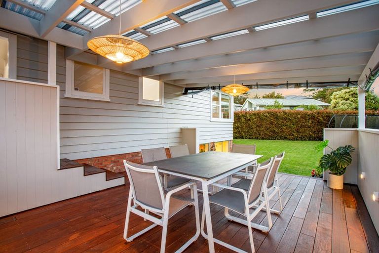 Photo of property in 4 Maunder Place, New Lynn, Auckland, 0600