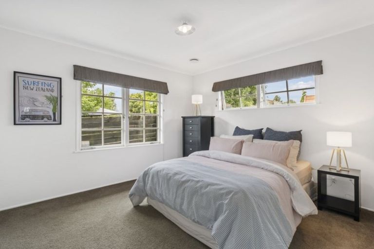 Photo of property in 70 Ray Small Drive, Pahurehure, Papakura, 2113