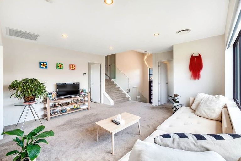 Photo of property in 14 Platinum Rise, Ranui, Auckland, 0612