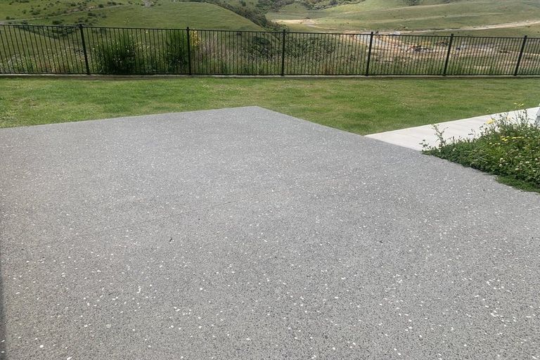 Photo of property in 118 Melksham Drive, Churton Park, Wellington, 6037