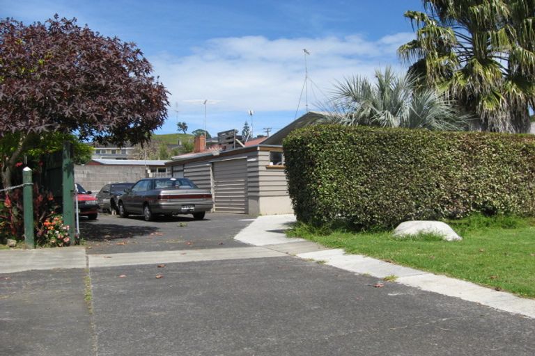Photo of property in 1 Mountain Road, Mangere Bridge, Auckland, 2022