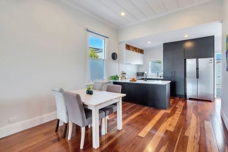 Photo of property in 1/80 Birkenhead Avenue, Birkenhead, Auckland, 0626