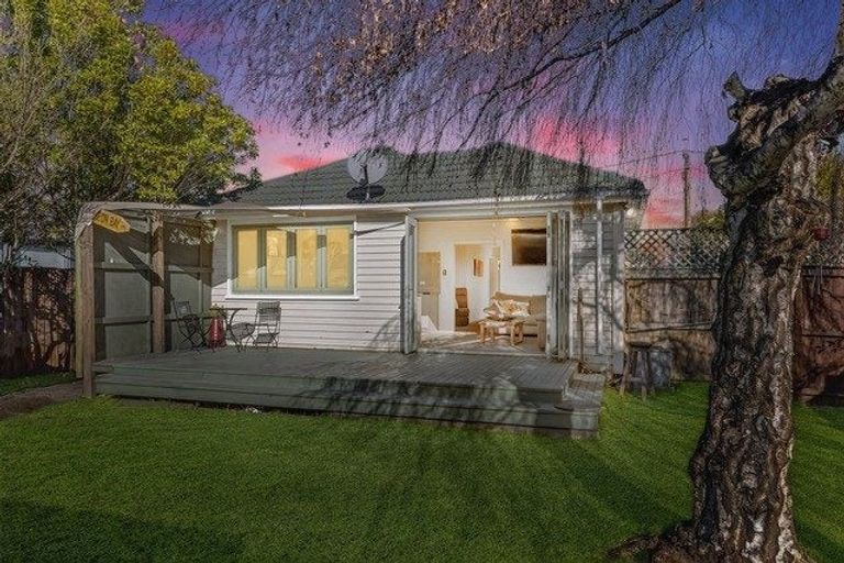 Photo of property in 2 Allard Street, Edgeware, Christchurch, 8013