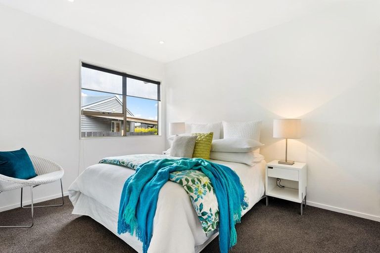 Photo of property in 9 Rewarewa Road, Te Atatu Peninsula, Auckland, 0610