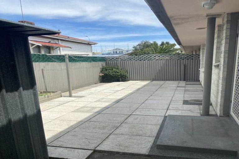 Photo of property in 1/306 Southland Road, Hastings, 4122