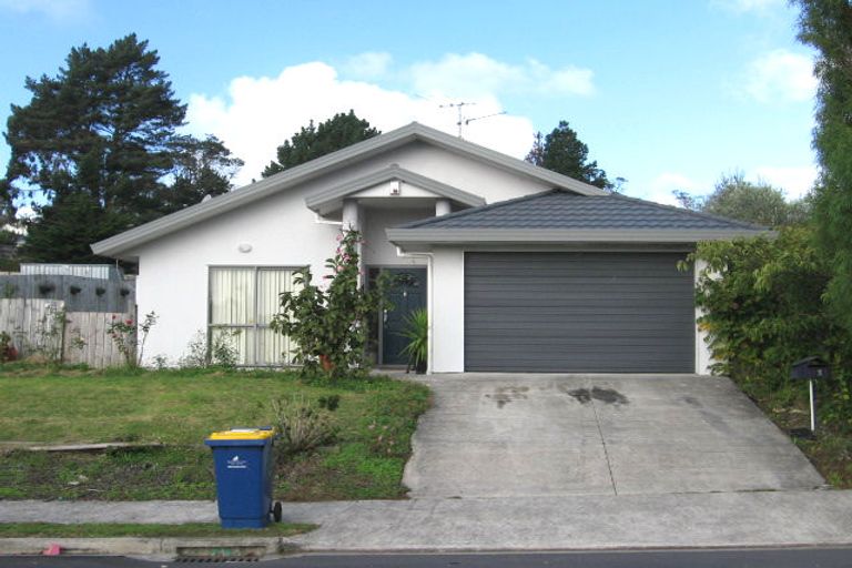 Photo of property in 8 Ginders Drive, Massey, Auckland, 0614
