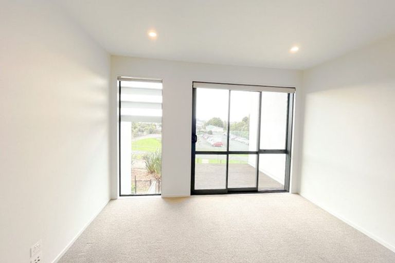 Photo of property in 38 Memorial Park Lane, Hobsonville, Auckland, 0618