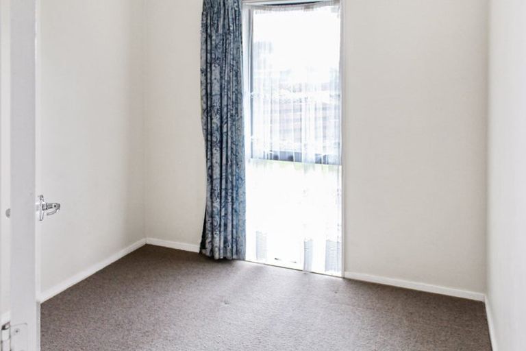 Photo of property in 18 Peter Hall Drive, Kelvin Grove, Palmerston North, 4414