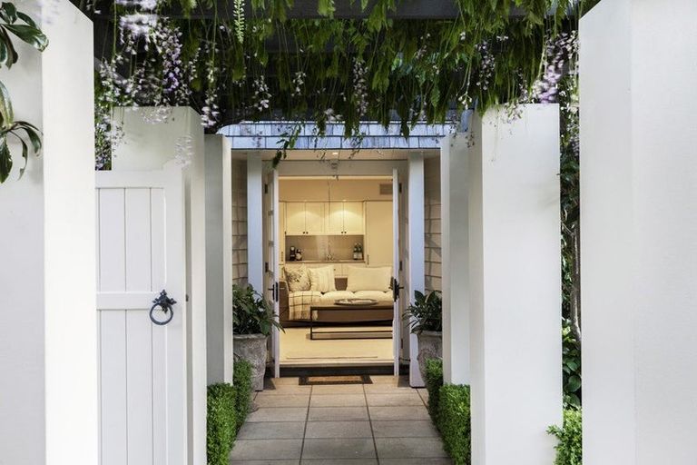 Photo of property in 5 Saint Barnabas Lane, Fendalton, Christchurch, 8052