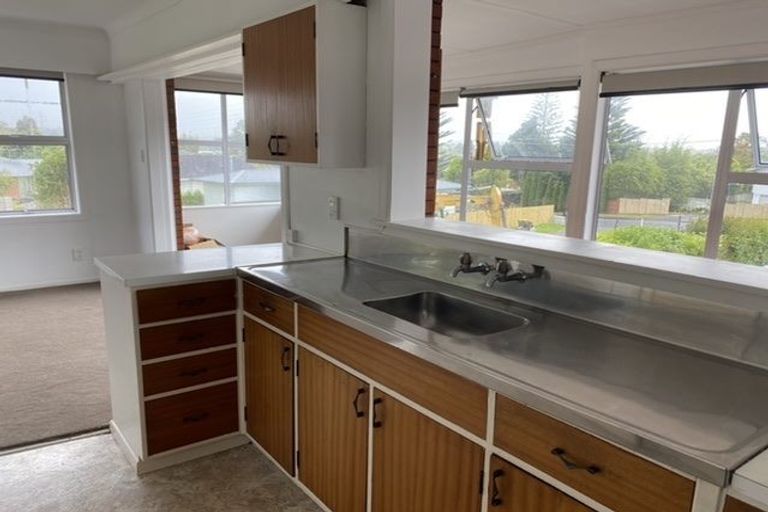 Photo of property in 3/69 Royal View Road, Te Atatu South, Auckland, 0610