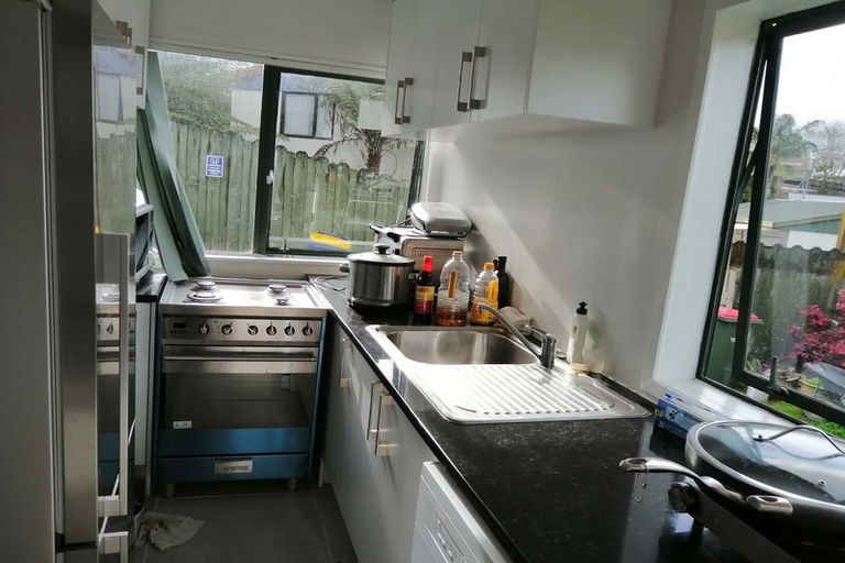 Photo of property in 233 Glengarry Road, Glen Eden, Auckland, 0602