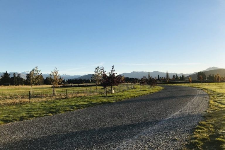 Photo of property in 10 Little Orchard Way, Wanaka, 9382