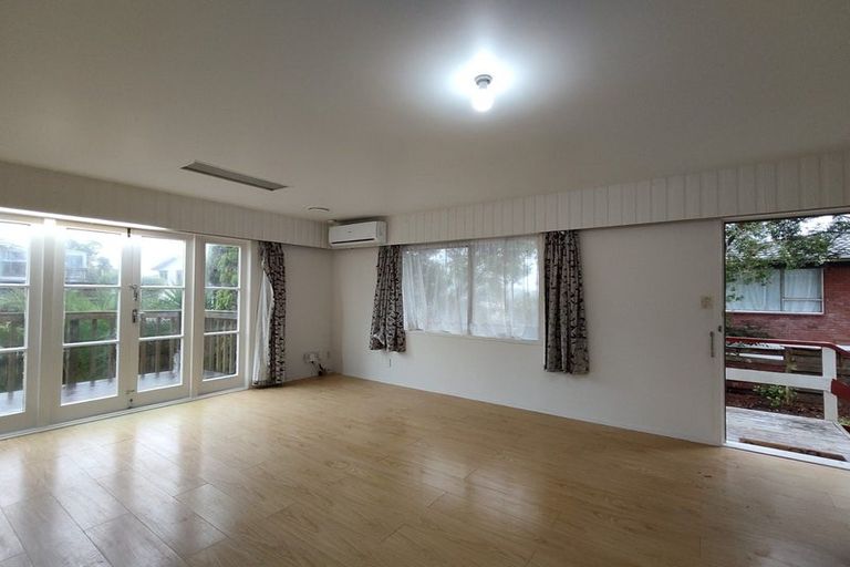 Photo of property in 1/3 Forsythe Place, Massey, Auckland, 0614