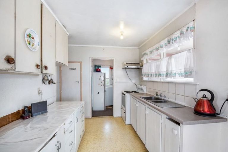 Photo of property in 27 Sunvue Road, Glen Eden, Auckland, 0602