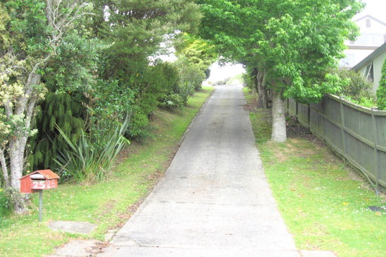 Photo of property in 2/25 Noeleen Street, Glenfield, Auckland, 0629