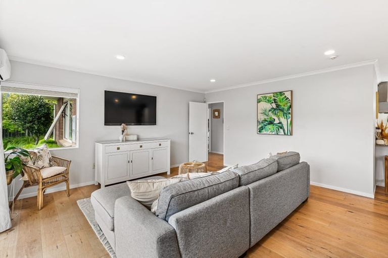 Photo of property in 2/8 Crewe Close, Albany, Auckland, 0632