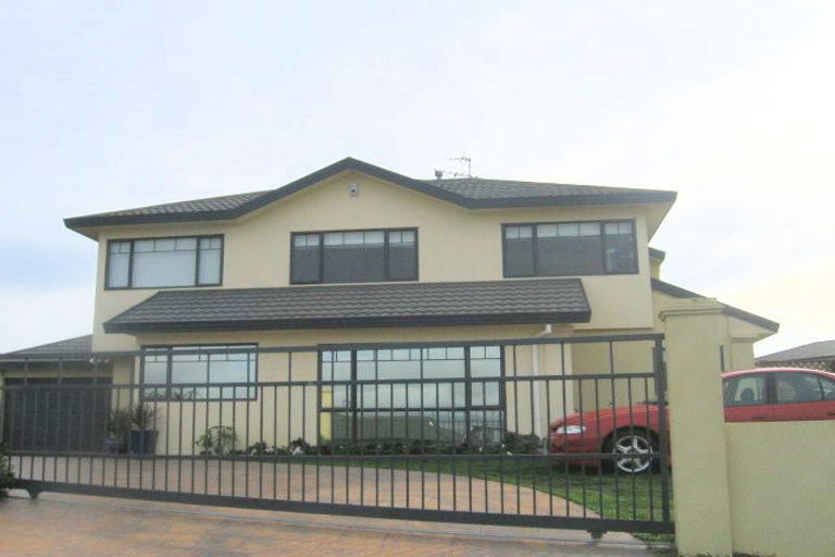 Photo of property in 1 Pendennis Point, Camborne, Porirua, 5026