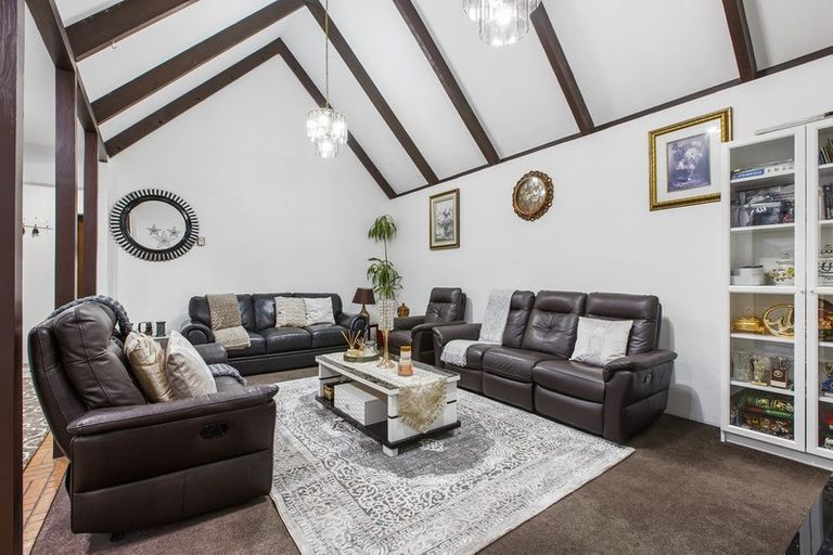 Photo of property in 18 Kohinoor Avenue, Mangere, Auckland, 2022