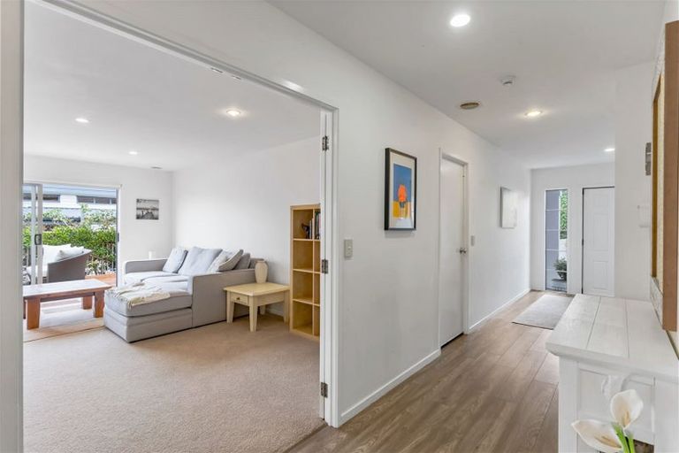 Photo of property in 3 Mariners View Road, Beach Haven, Auckland, 0626